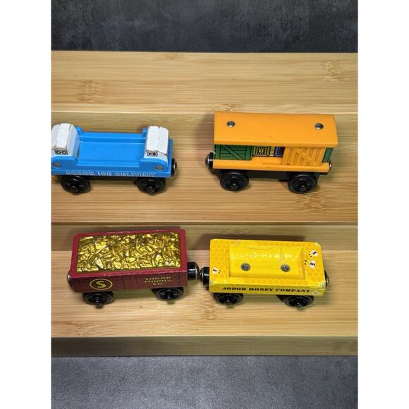 Thomas & Friends Train Wooden Railway 2003 Ice, Box, Gold & Honey Barrel Car - Picture 3 of 8